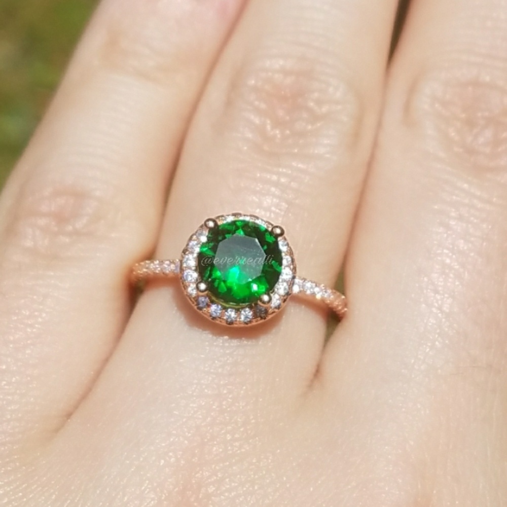 Emerald Ring - Picture 1 of 3